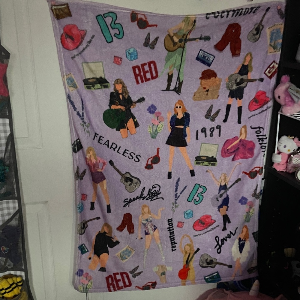 Taylor Swift soft blanket